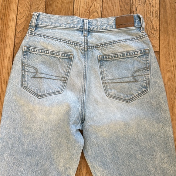 AE Light Wash mom Jeans - Picture 5 of 6